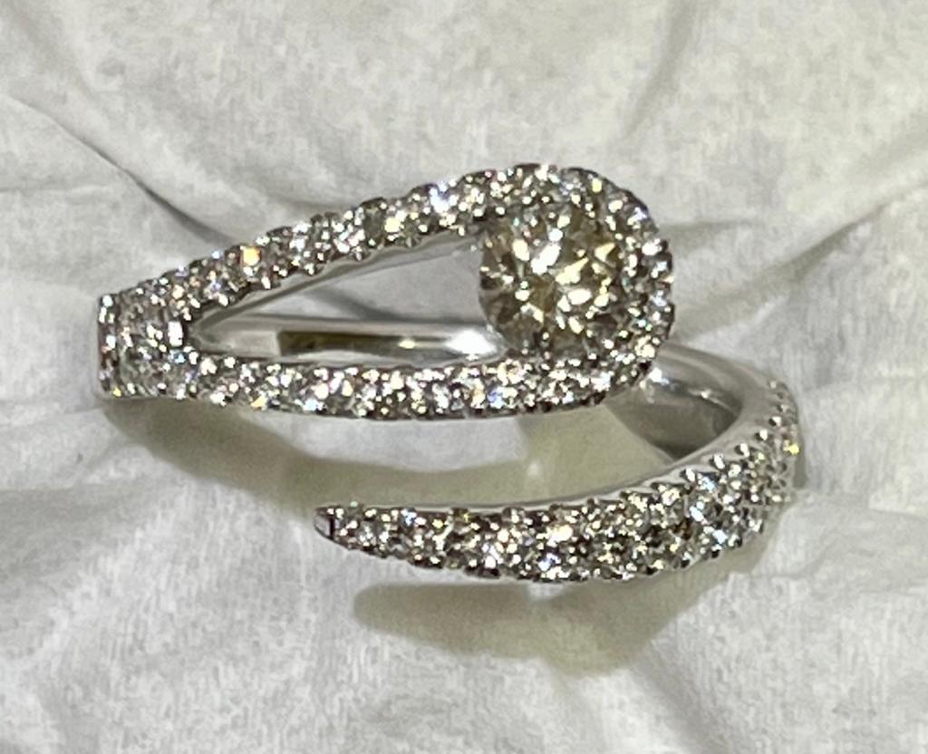 18K WHITE GOLD FASHION SWIRLED DIAMOND BAND - Gawee Jewelers